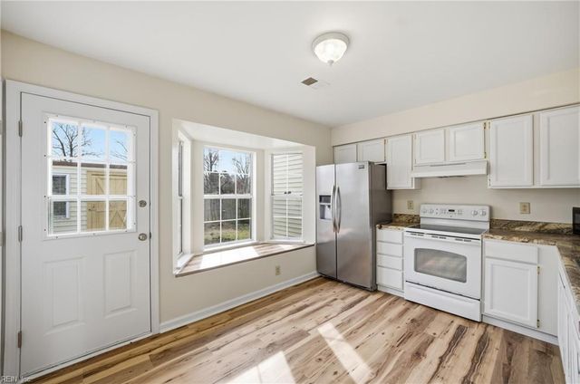 9 Holly Hill CT, Portsmouth, VA 23702