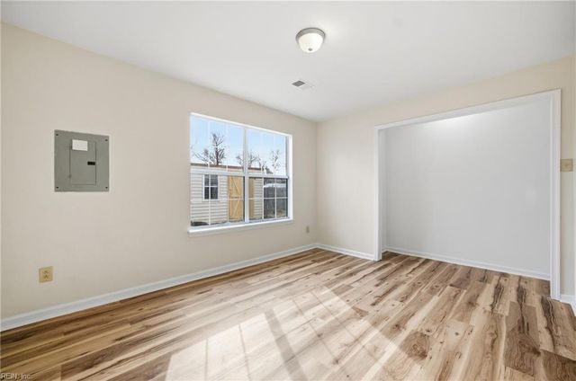 9 Holly Hill CT, Portsmouth, VA 23702