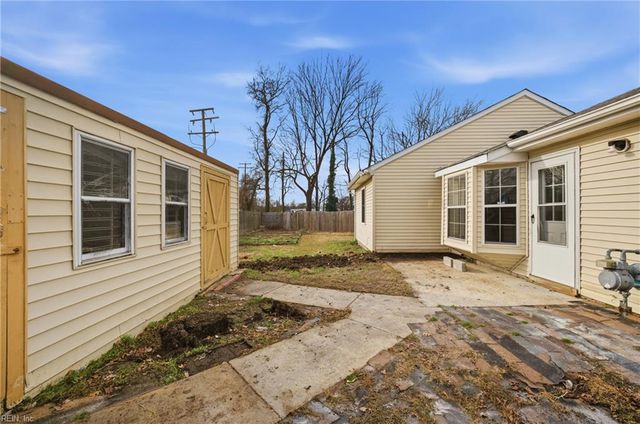 9 Holly Hill CT, Portsmouth, VA 23702