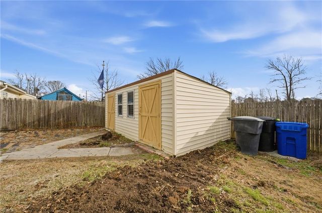 9 Holly Hill CT, Portsmouth, VA 23702