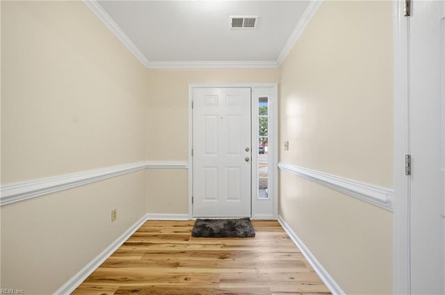 9 Holly Hill CT, Portsmouth, VA 23702