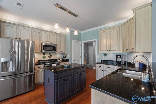 5107 Creekstone Drive, Owens Cross Roads, AL 35763
