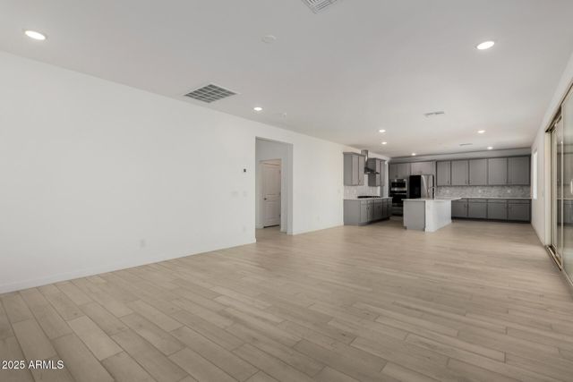 18038 W VOGEL Avenue, Goodyear, AZ 85338