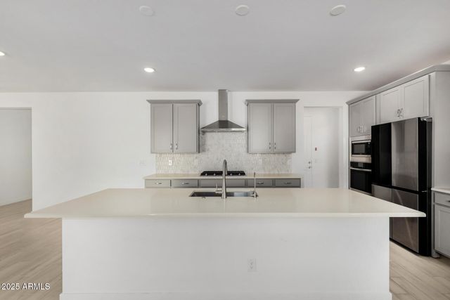 18038 W VOGEL Avenue, Goodyear, AZ 85338