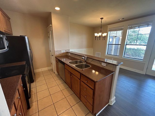 6608 Lantern View DR 202, Jonestown, TX 78645
