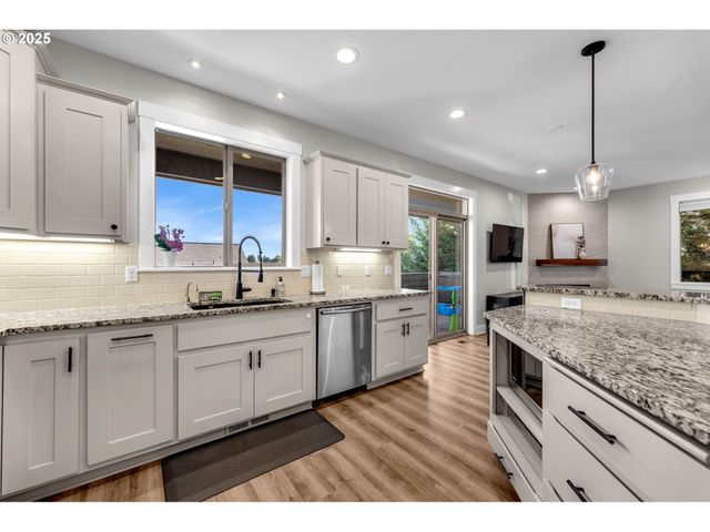 2217 Nw 110TH Cir, Vancouver, WA 98685