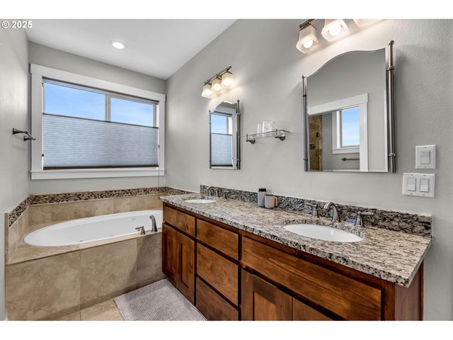 2217 Nw 110TH Cir, Vancouver, WA 98685
