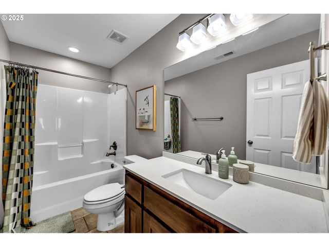 2217 Nw 110TH Cir, Vancouver, WA 98685