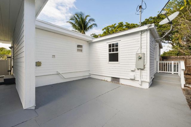 640 Forest Hill Boulevard, West Palm Beach, FL 33405