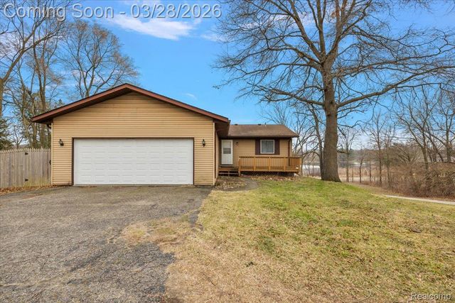 6210 Tripp Road, Groveland Township, MI 48442