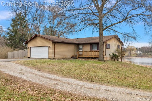 6210 Tripp Road, Groveland Township, MI 48442