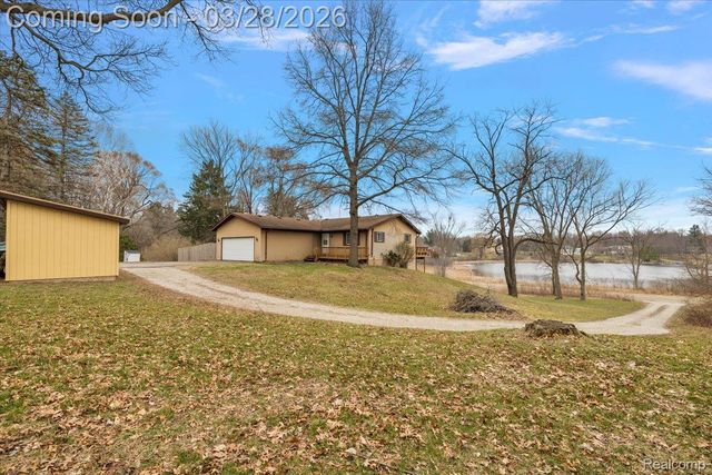 6210 Tripp Road, Groveland Township, MI 48442