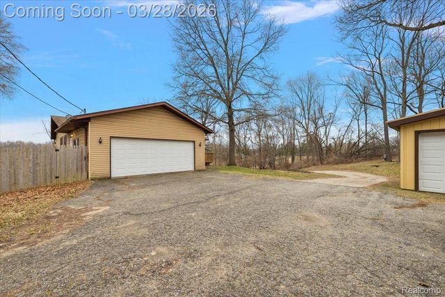 6210 Tripp Road, Groveland Township, MI 48442