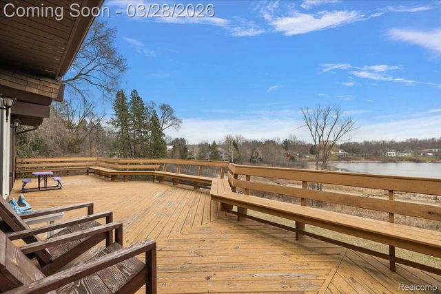 6210 Tripp Road, Groveland Township, MI 48442