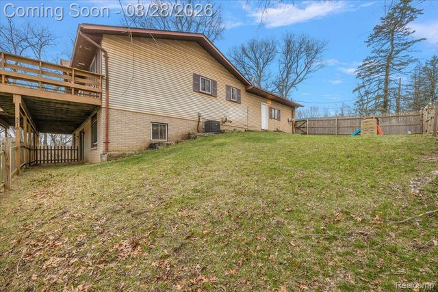 6210 Tripp Road, Groveland Township, MI 48442