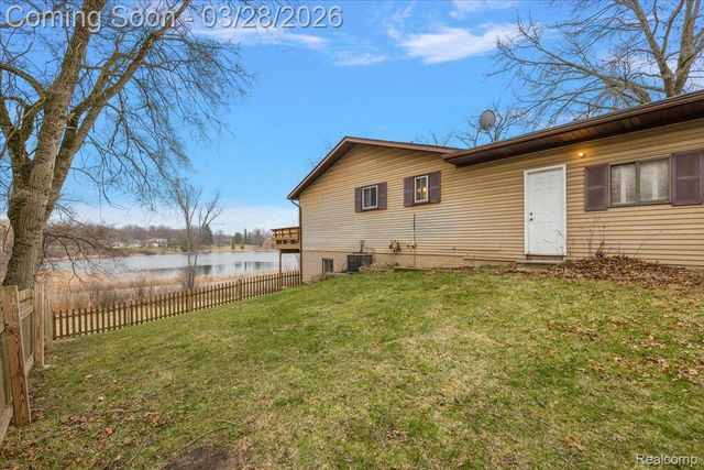 6210 Tripp Road, Groveland Township, MI 48442