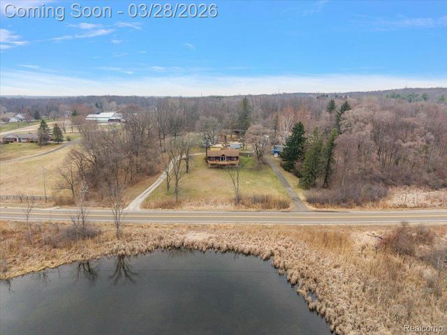 6210 Tripp Road, Groveland Township, MI 48442