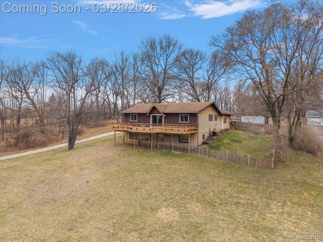 6210 Tripp Road, Groveland Township, MI 48442