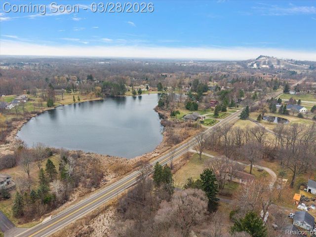 6210 Tripp Road, Groveland Township, MI 48442