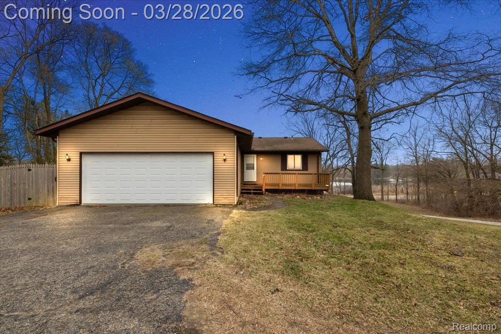 6210 Tripp Road, Groveland Township, MI 48442