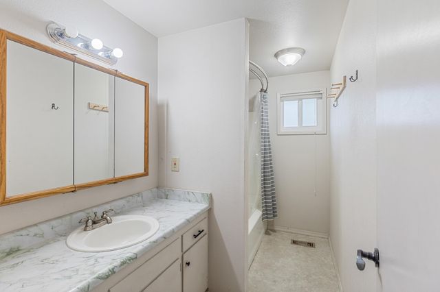 1110 SW Juniper Drive, Grants Pass, OR 97526