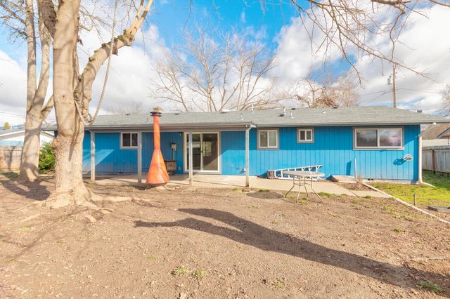 1110 SW Juniper Drive, Grants Pass, OR 97526