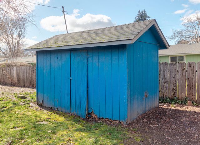 1110 SW Juniper Drive, Grants Pass, OR 97526