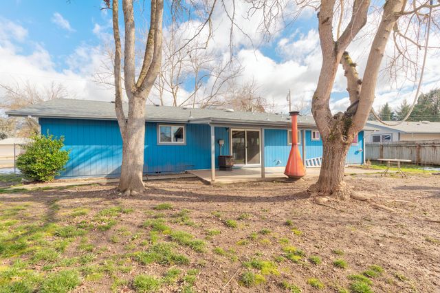 1110 SW Juniper Drive, Grants Pass, OR 97526