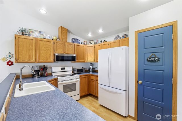 8008 188th Avenue SW, Rochester, WA 98579