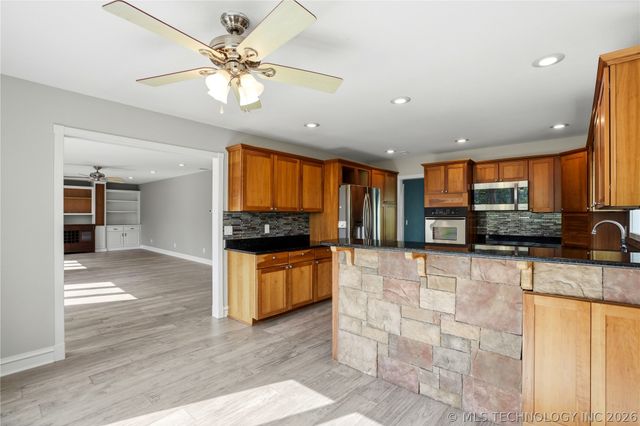 73845 S 328 Way, Wagoner, OK 74467