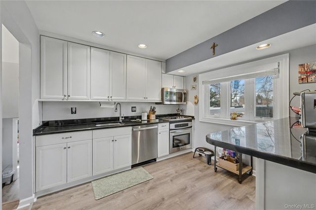 57 Richfield Street, Plainview, NY 11803