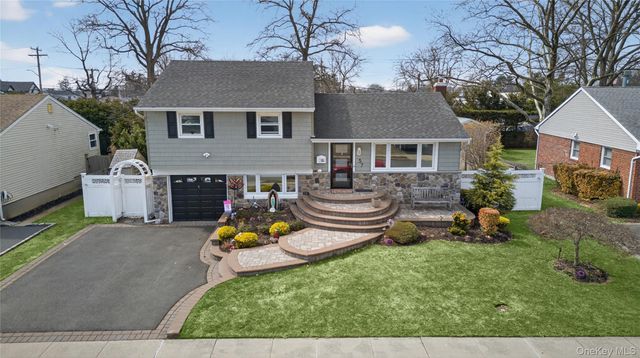 57 Richfield Street, Plainview, NY 11803