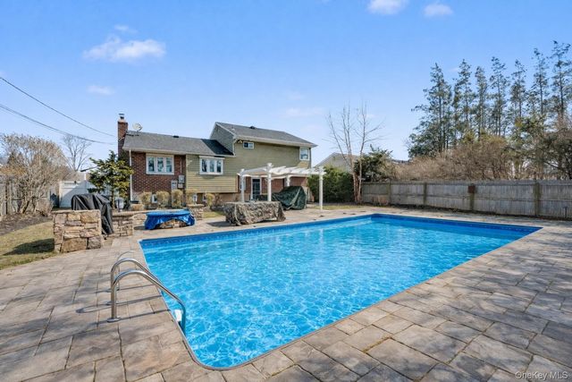 57 Richfield Street, Plainview, NY 11803