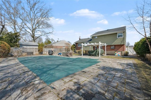 57 Richfield Street, Plainview, NY 11803