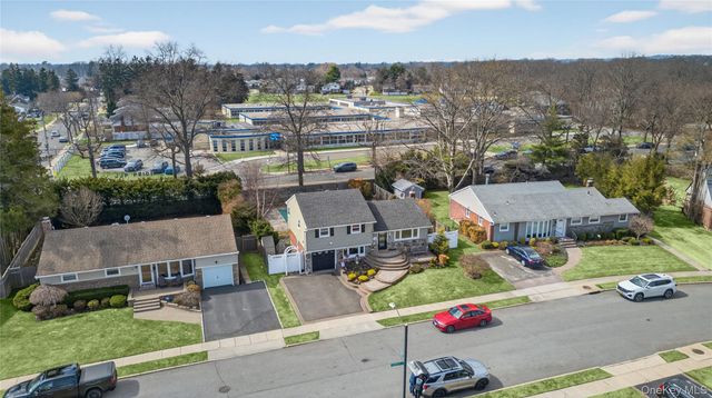 57 Richfield Street, Plainview, NY 11803