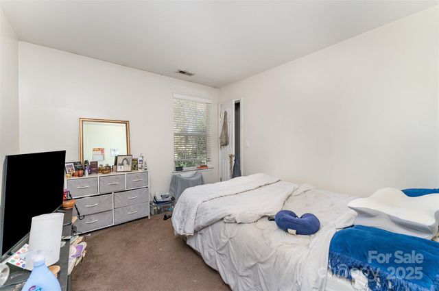 8022 Bristle Lane, Charlotte, NC 28214