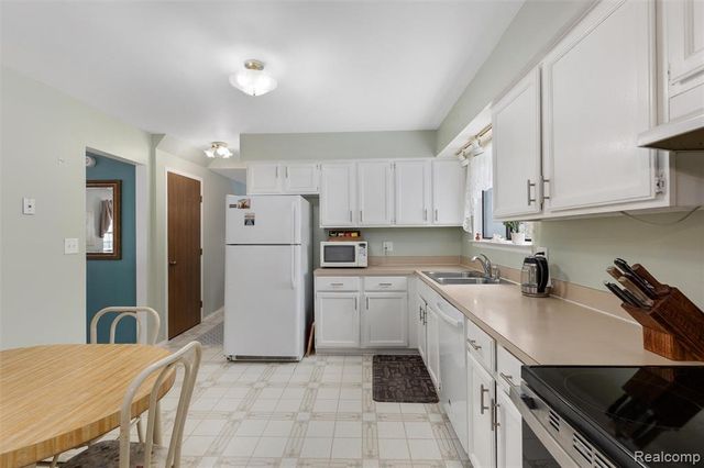 5695 Caren Drive, Ypsilanti, MI 48197