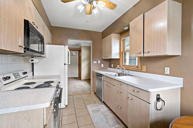 1552 Hoyt Avenue E, Saint Paul, MN 55106