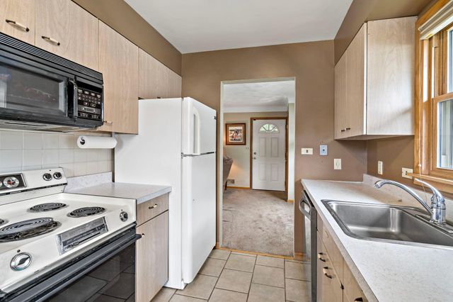1552 Hoyt Avenue E, Saint Paul, MN 55106