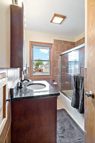 1552 Hoyt Avenue E, Saint Paul, MN 55106