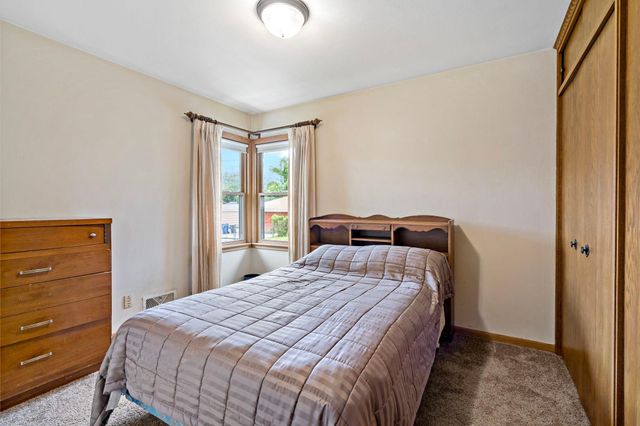 1552 Hoyt Avenue E, Saint Paul, MN 55106