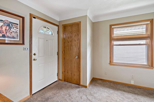 1552 Hoyt Avenue E, Saint Paul, MN 55106