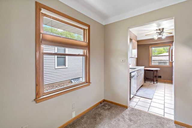 1552 Hoyt Avenue E, Saint Paul, MN 55106