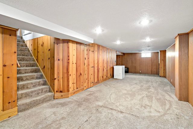 1552 Hoyt Avenue E, Saint Paul, MN 55106