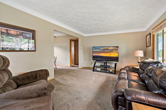 1552 Hoyt Avenue E, Saint Paul, MN 55106