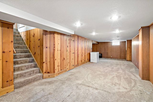 1552 Hoyt Avenue E, Saint Paul, MN 55106