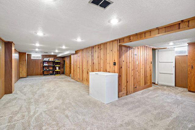 1552 Hoyt Avenue E, Saint Paul, MN 55106