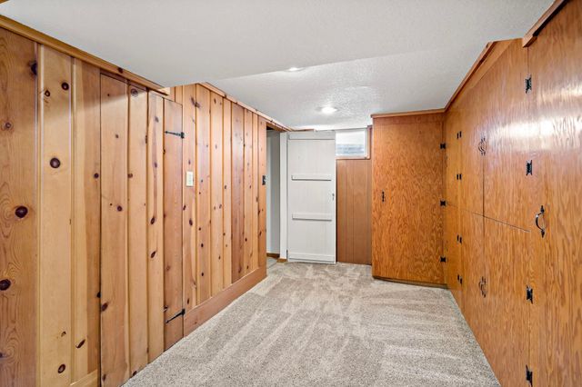 1552 Hoyt Avenue E, Saint Paul, MN 55106