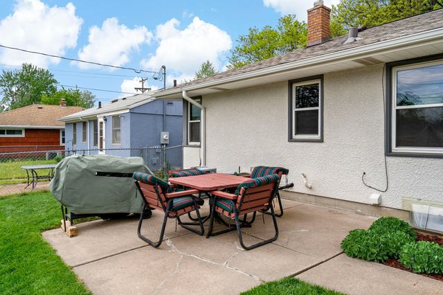 1552 Hoyt Avenue E, Saint Paul, MN 55106