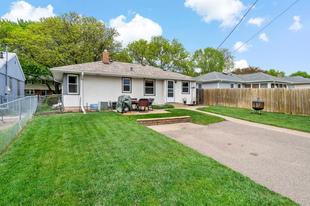 1552 Hoyt Avenue E, Saint Paul, MN 55106